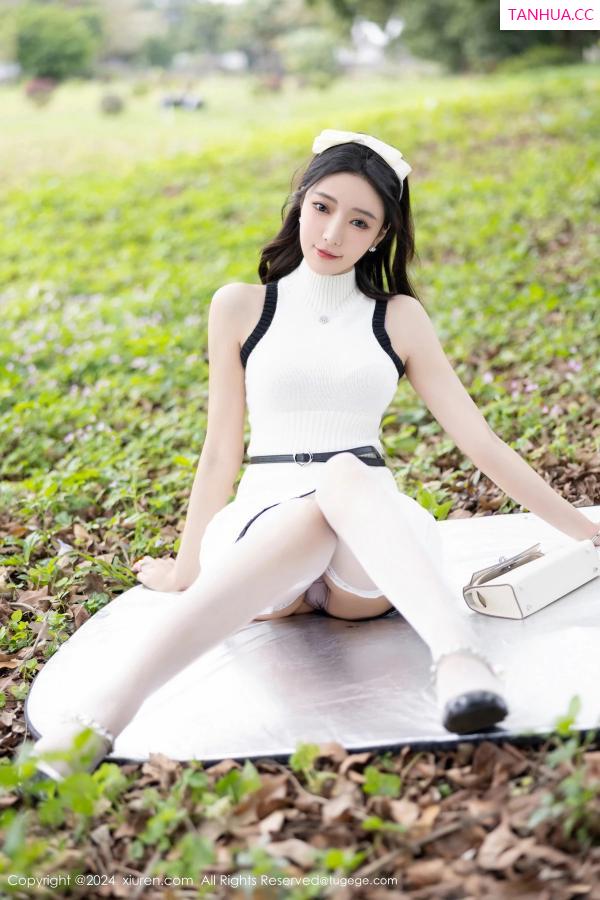 王馨瑶  [XiuRen]高清写真图 2024.04.02 No.8334 王馨瑶yanni 丝袜美腿第9张图片